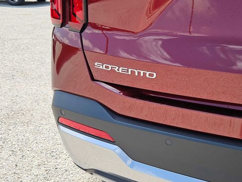 Certified 2025 Kia Sorento S w/ Panoramic Sunroof Package image 11