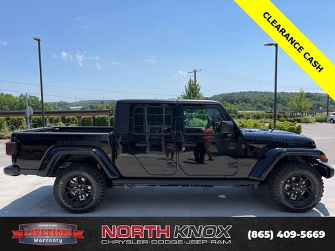 New 2025 Jeep Gladiator Sport image 21