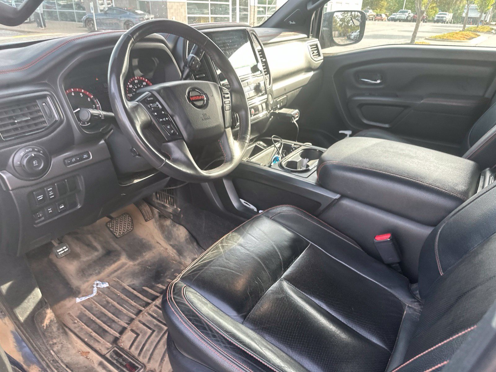 Used 2021 Nissan Titan PRO-4X w/ Pro-4x Convenience Package AWD/4WD image 15