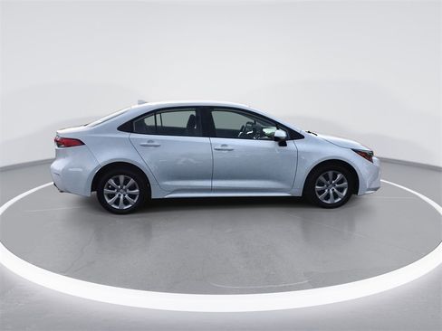 Used 2024 Toyota Corolla LE image 9