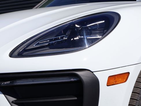 New 2026 Porsche Macan image 11