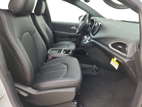 New 2027 Chrysler Pacifica Select FWD image 24