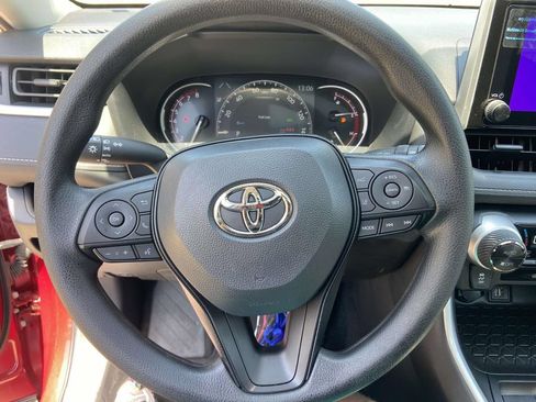 Used 2025 Toyota RAV4 XLE w/ Convenience Package FWD image 33
