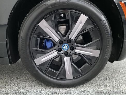Used 2024 BMW iX xDrive50 w/ Premium Package AWD/4WD image 12