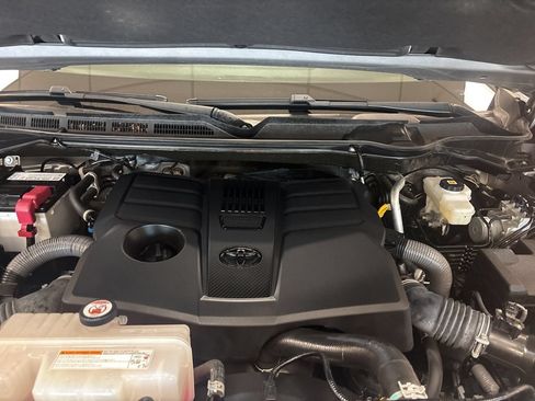 Used 2023 Toyota Tundra SR5 w/ SR5 Premium Package AWD/4WD image 40