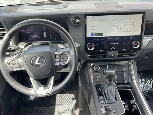 Used 2024 Lexus GX 550 AWD/4WD image 12