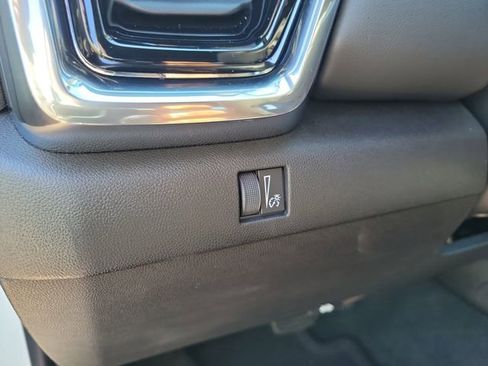 Used 2024 GMC Canyon Elevation RWD image 16