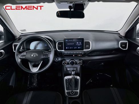 Used 2025 Hyundai Venue SEL FWD image 12