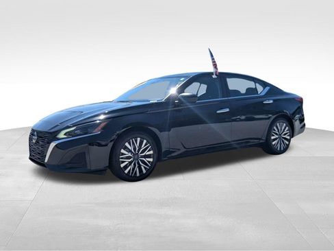 Used 2025 Nissan Altima 2.5 SV FWD image 7