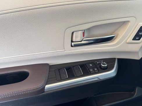 Certified 2024 Toyota Sienna Platinum image 13