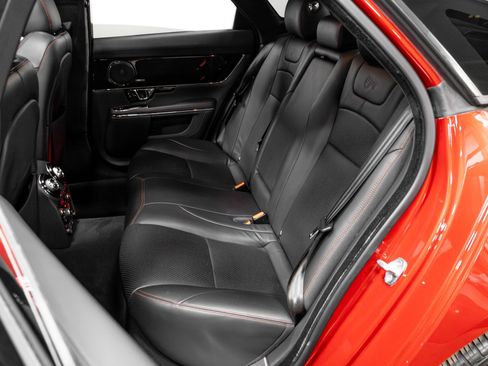 Used 2016 Jaguar XJ R image 31