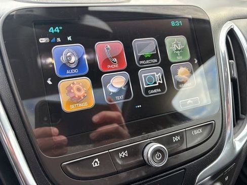 Used 2018 Chevrolet Equinox Premier image 23