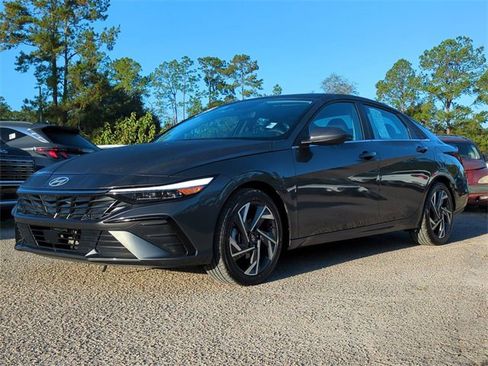 Used 2024 Hyundai Elantra SEL w/ Convenience Package image 2