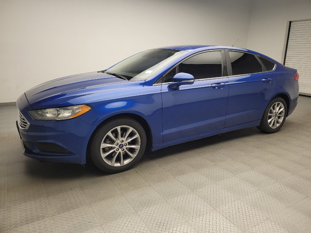 Used 2017 Ford Fusion SE FWD image 2