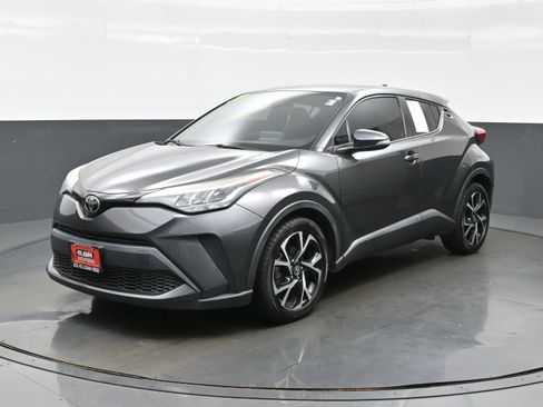 Used 2021 Toyota C-HR XLE FWD image 2