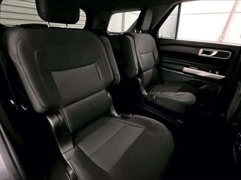 Used 2022 Ford Explorer XLT image 27