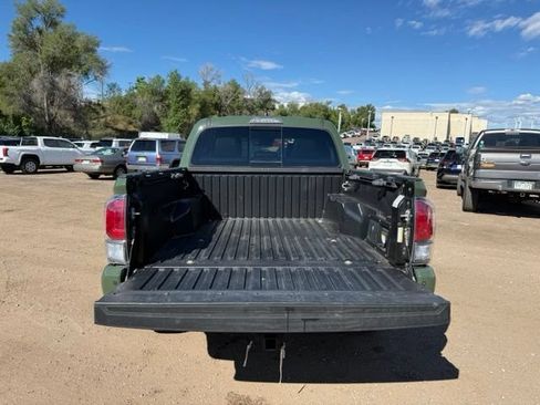 Used 2021 Toyota Tacoma TRD Off-Road w/ TRD Premium Off Road Package AWD/4WD image 17