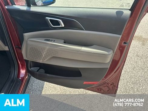 Used 2025 Kia Carnival FWD image 16