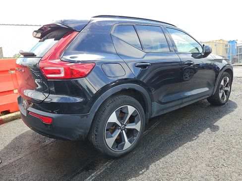 Used 2024 Volvo XC40 B5 Core AWD/4WD image 7