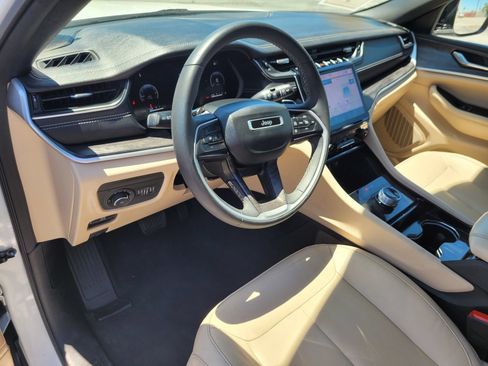 Used 2023 Jeep Grand Cherokee Limited RWD image 13