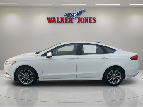 Used 2017 Ford Fusion SE w/ Fusion SE Technology Package image 6