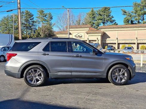 Certified 2022 Ford Explorer XLT w/ Equipment Group 202A image 6