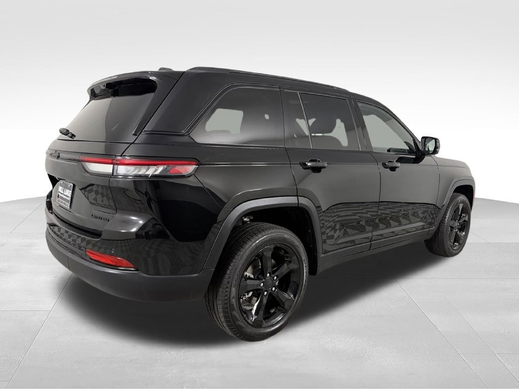 Used 2025 Jeep Grand Cherokee Limited w/ Luxury Tech Group II RWD image 11