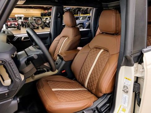 Used 2025 Ford Bronco Badlands image 15