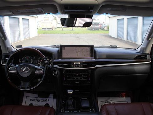 Used 2018 Lexus LX 570 4WD w/ Luxury Package image 31