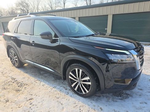 Used 2024 Nissan Pathfinder Platinum w/ Cargo Package image 9