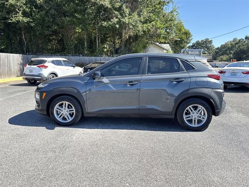 Used 2021 Hyundai Kona SE image 2