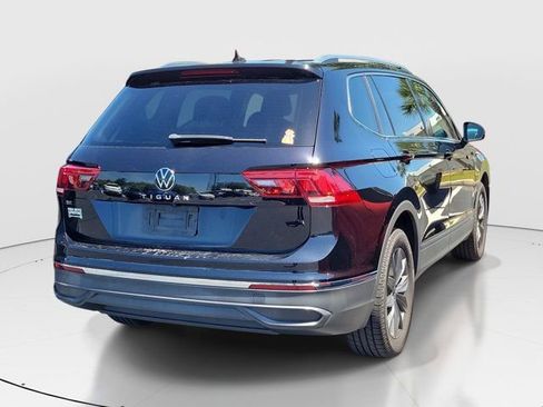Used 2023 Volkswagen Tiguan SE w/ Panoramic Sunroof Package image 2