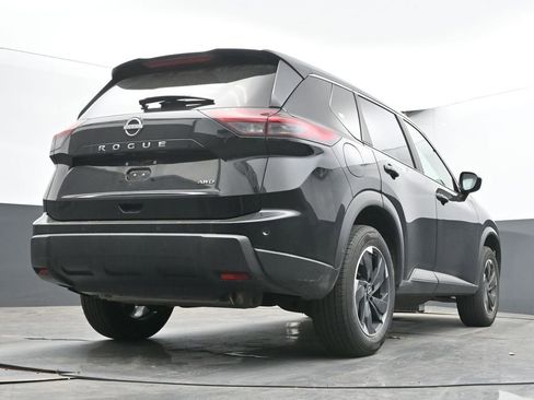 Used 2025 Nissan Rogue SV AWD/4WD image 29