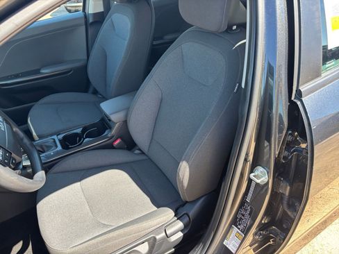 Used 2025 Kia K4 LXS image 33