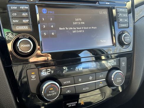 Used 2017 Nissan Rogue Sport SV w/ SV Premium Package image 30