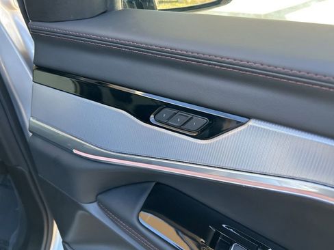 Used 2024 Jeep Wagoneer Launch Edition image 32