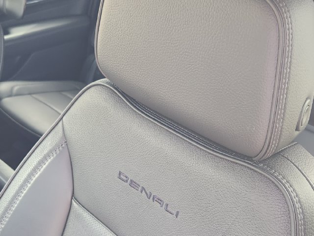 Used 2023 GMC Yukon XL Denali AWD/4WD image 15