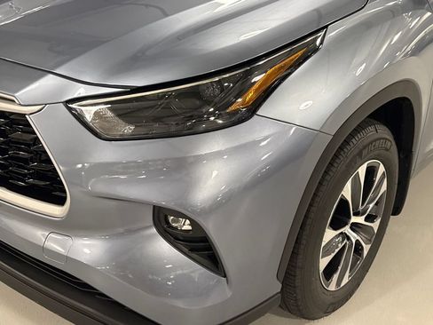 Used 2023 Toyota Highlander XLE AWD/4WD image 7