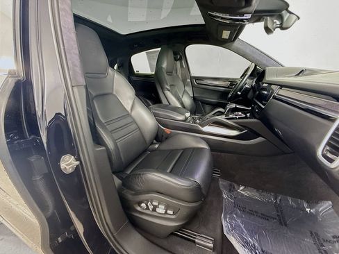 Used 2020 Porsche Cayenne Turbo AWD/4WD image 30