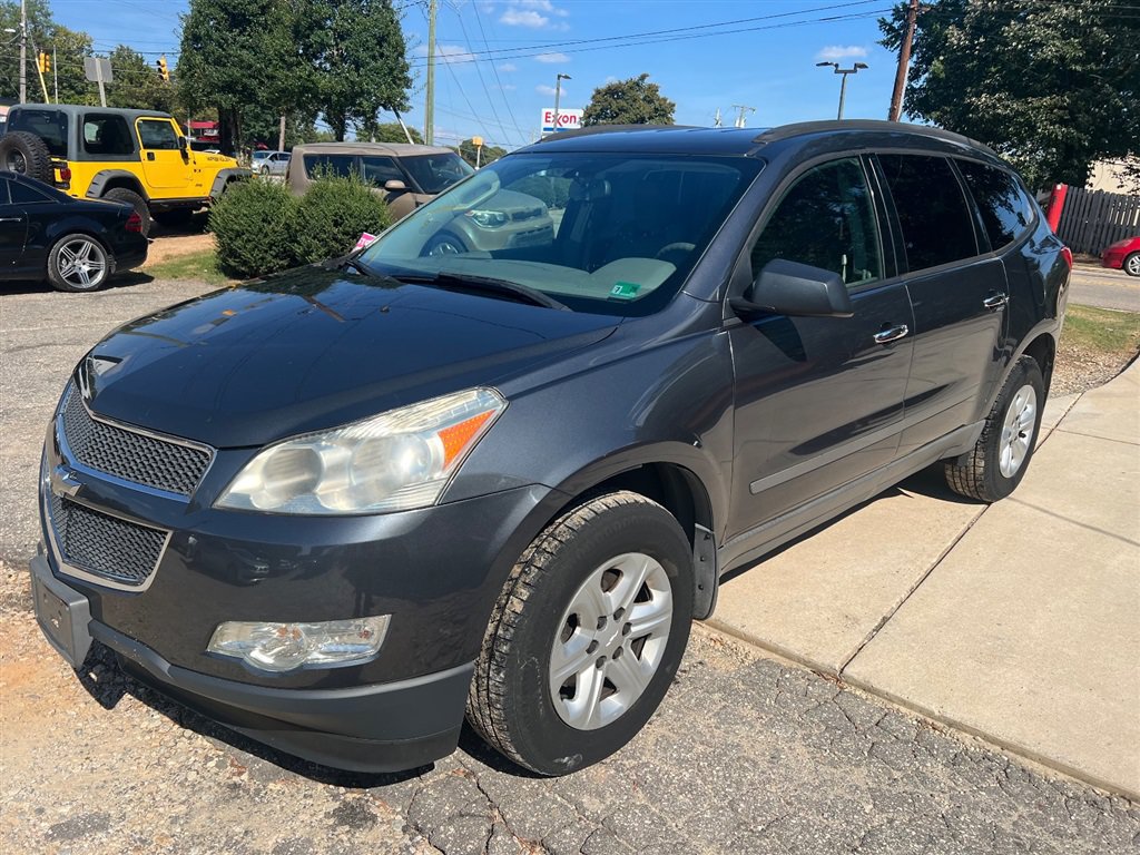 Used 2012 Chevrolet Traverse LS FWD image 1