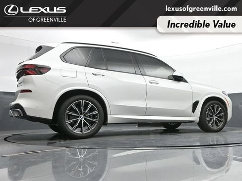 Used 2025 BMW X5 xDrive40i w/ M Sport Package AWD/4WD image 12