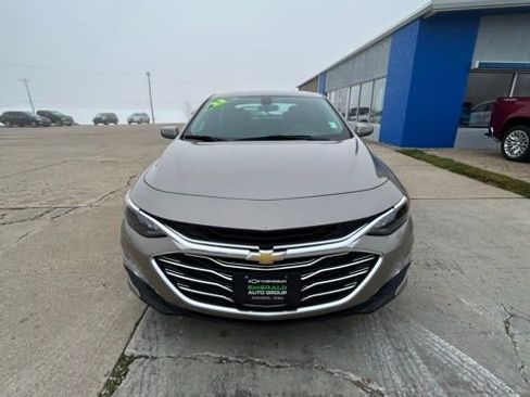 Used 2022 Chevrolet Malibu LT image 3