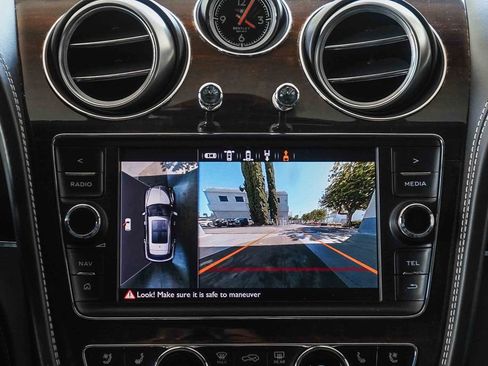 Used 2019 Bentley Bentayga AWD/4WD image 14