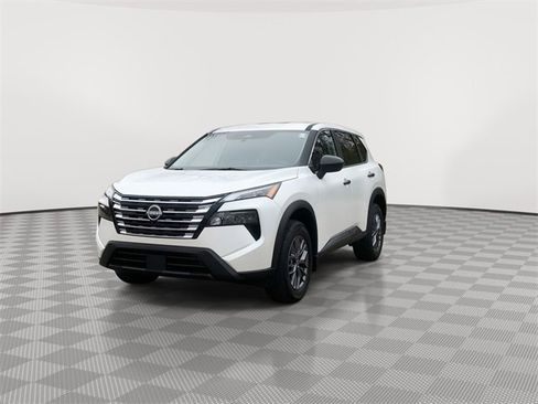 Certified 2025 Nissan Rogue S image 4