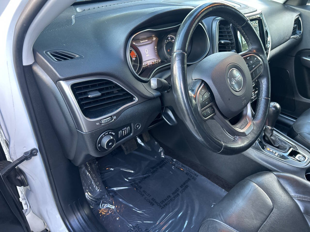 Used 2019 Jeep Cherokee Limited FWD image 11