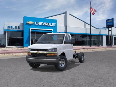 New 2025 Chevrolet Express 3500 w/ Power Convenience Package image 48