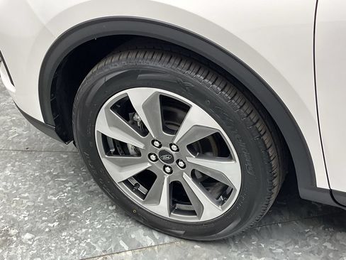 Certified 2024 Ford Escape Platinum AWD/4WD image 32
