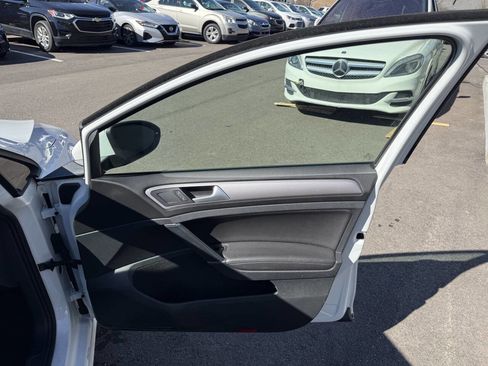 Used 2015 Volkswagen e-Golf SEL Premium image 12