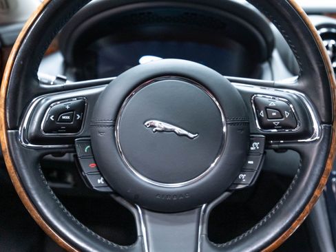 Used 2013 Jaguar XJ AWD image 26