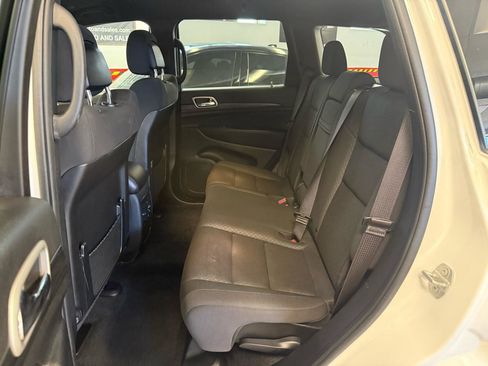 Used 2022 Jeep Grand Cherokee Laredo E image 30